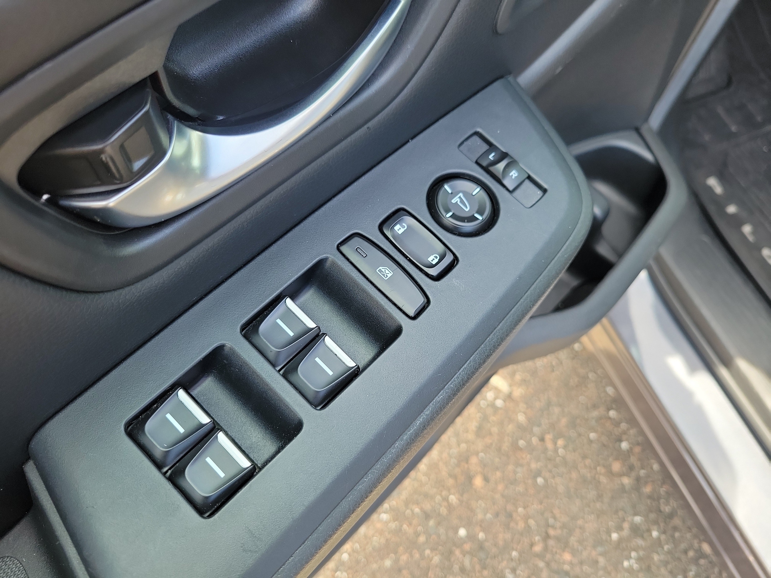 2025 Honda Pilot EX-L - Photo 23