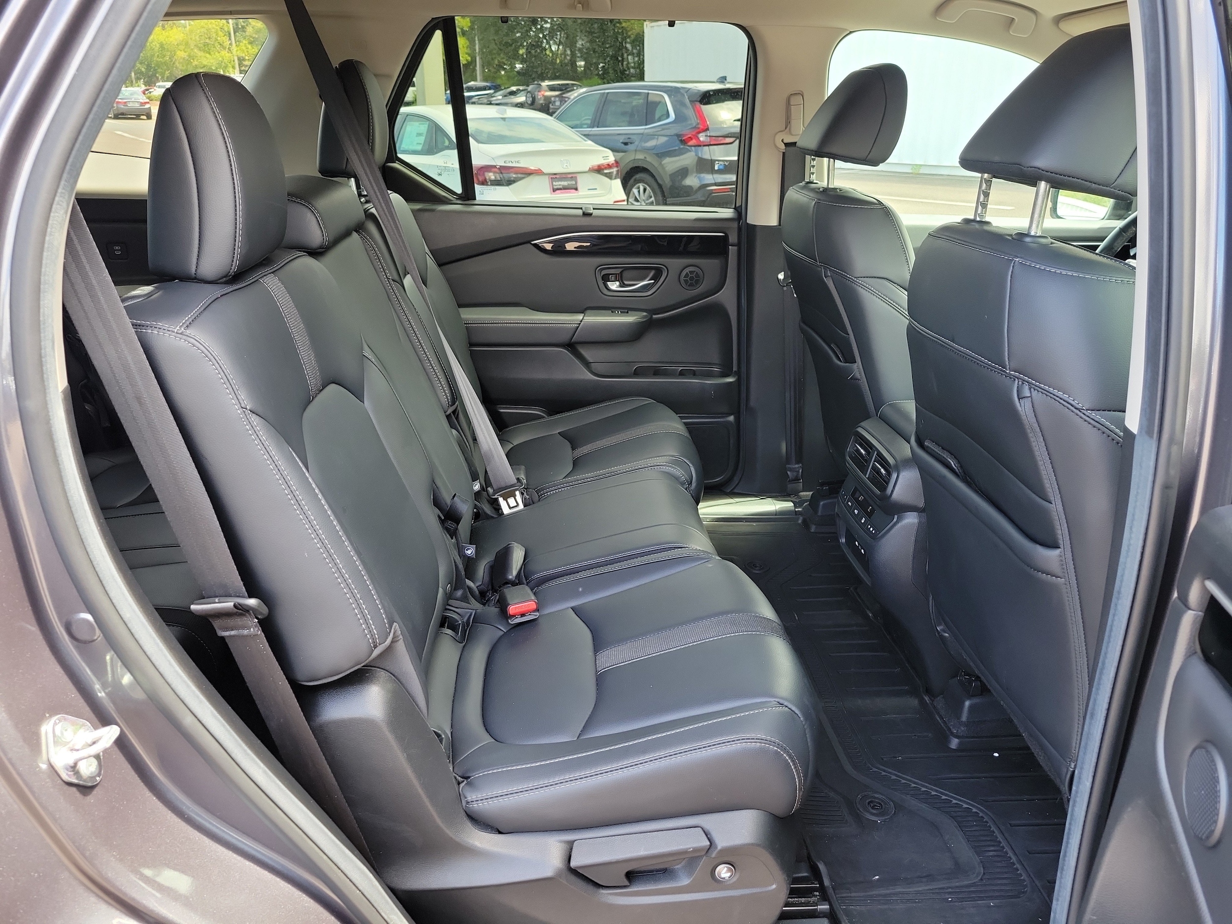 2025 Honda Pilot EX-L - Photo 11
