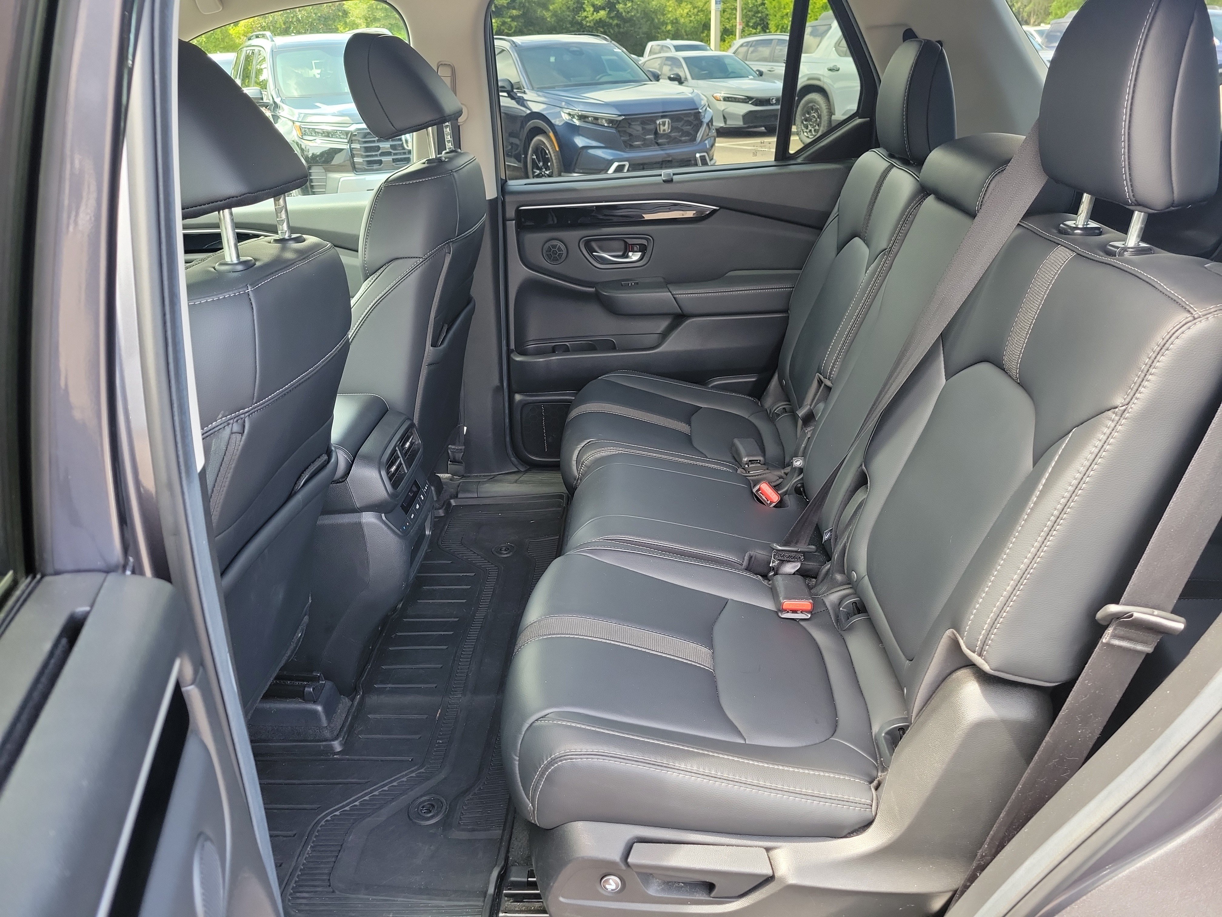 2025 Honda Pilot EX-L - Photo 10