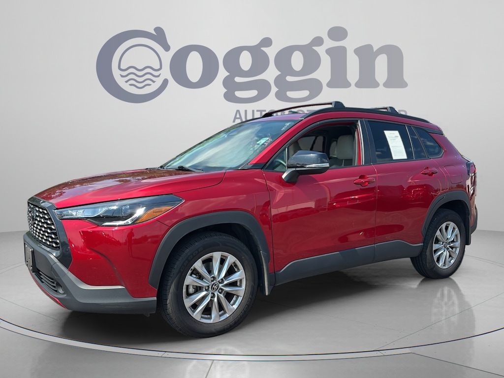 Used 2025 Toyota Corolla Cross LE SUV