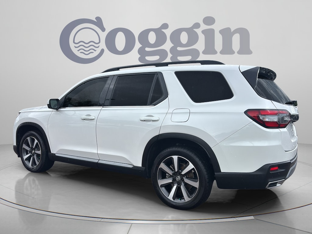 Used 2025 Honda Pilot Touring Touring 2WD