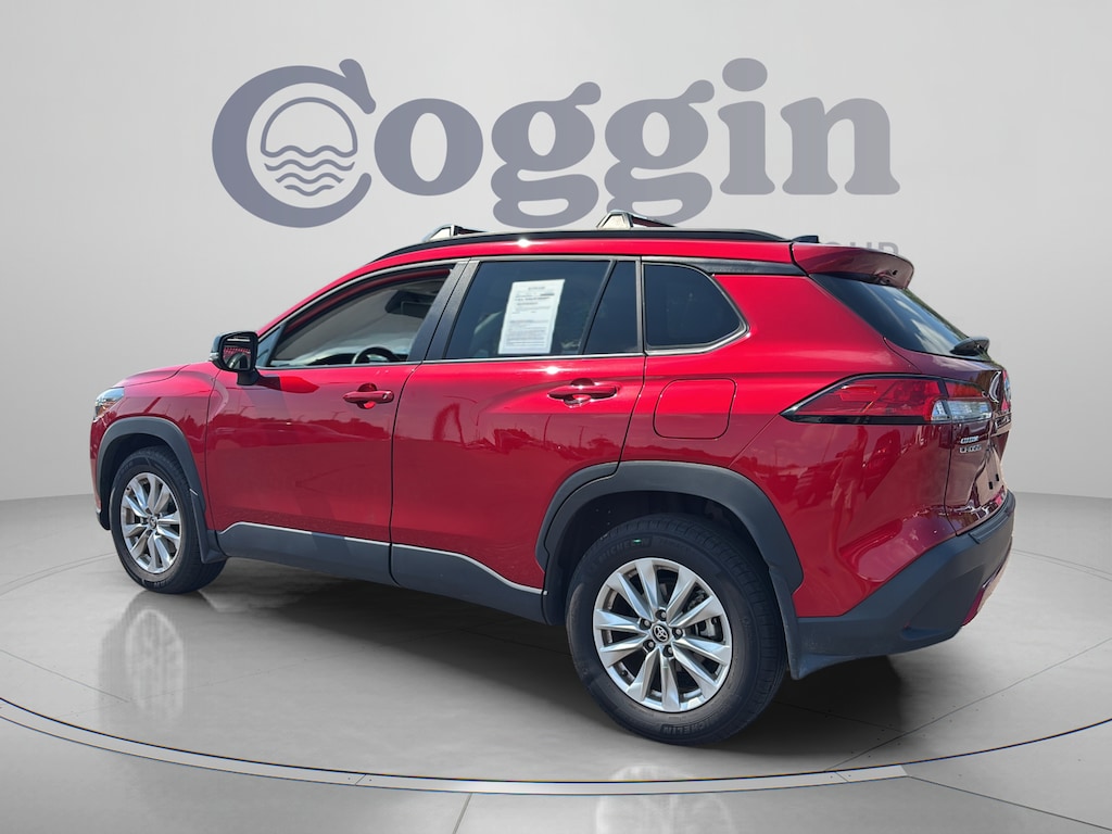 Used 2025 Toyota Corolla Cross LE SUV