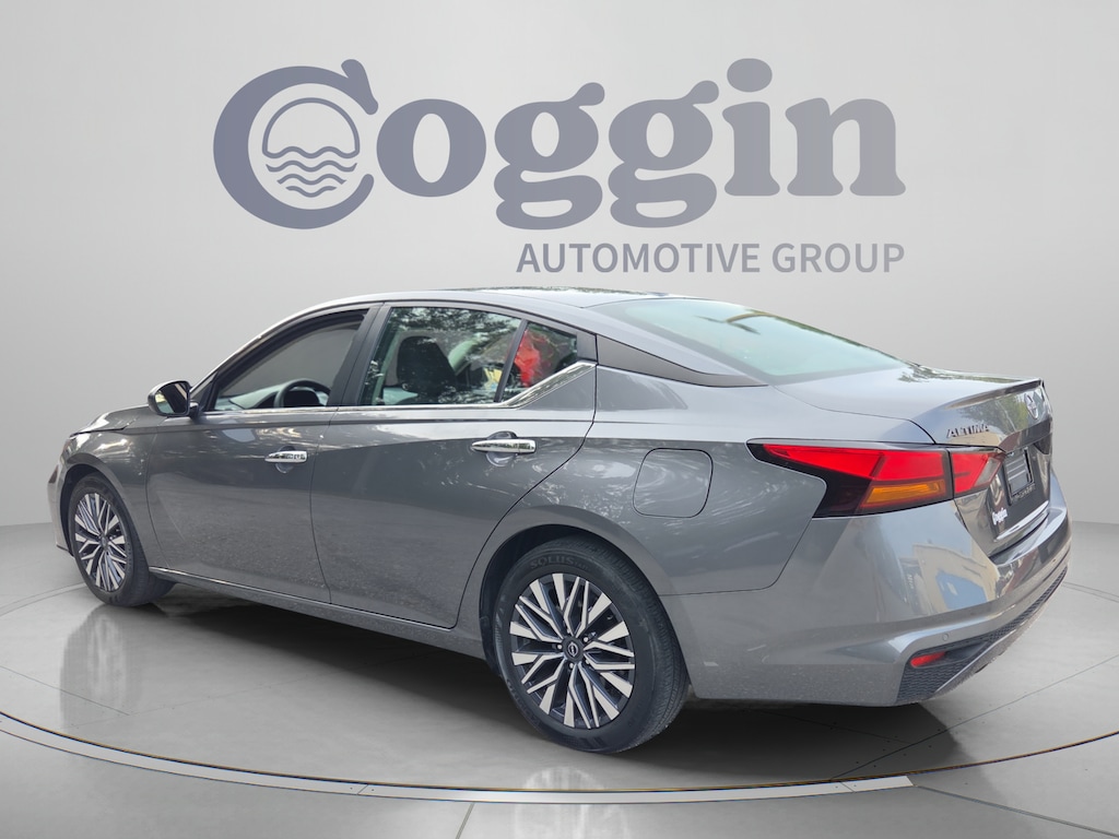 Used 2025 Nissan Altima SV Sedan