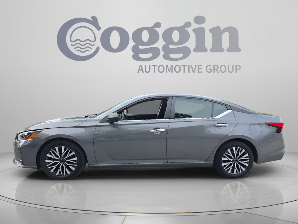 Used 2025 Nissan Altima SV Sedan
