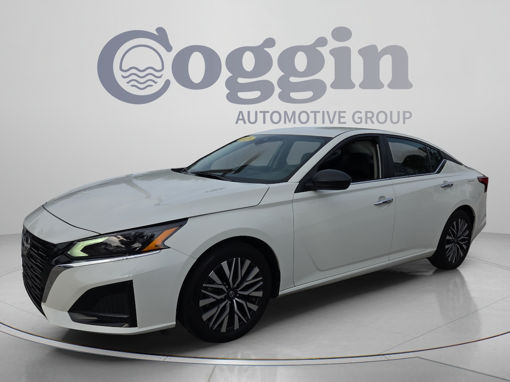 Used 2025 Nissan Altima SV Sedan