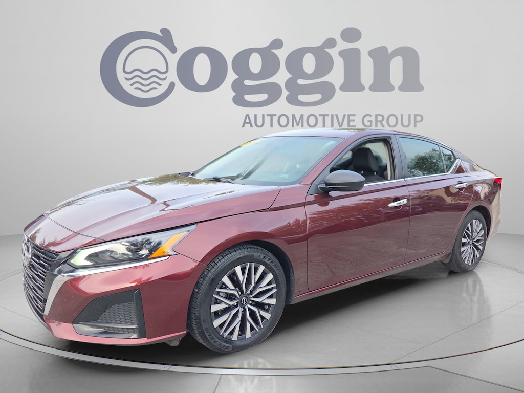 Used 2025 Nissan Altima SV Sedan