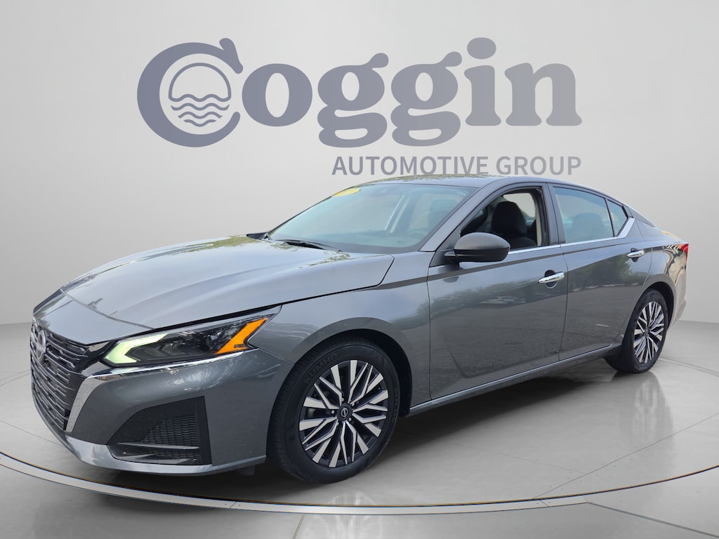 Used 2025 Nissan Altima SV Sedan