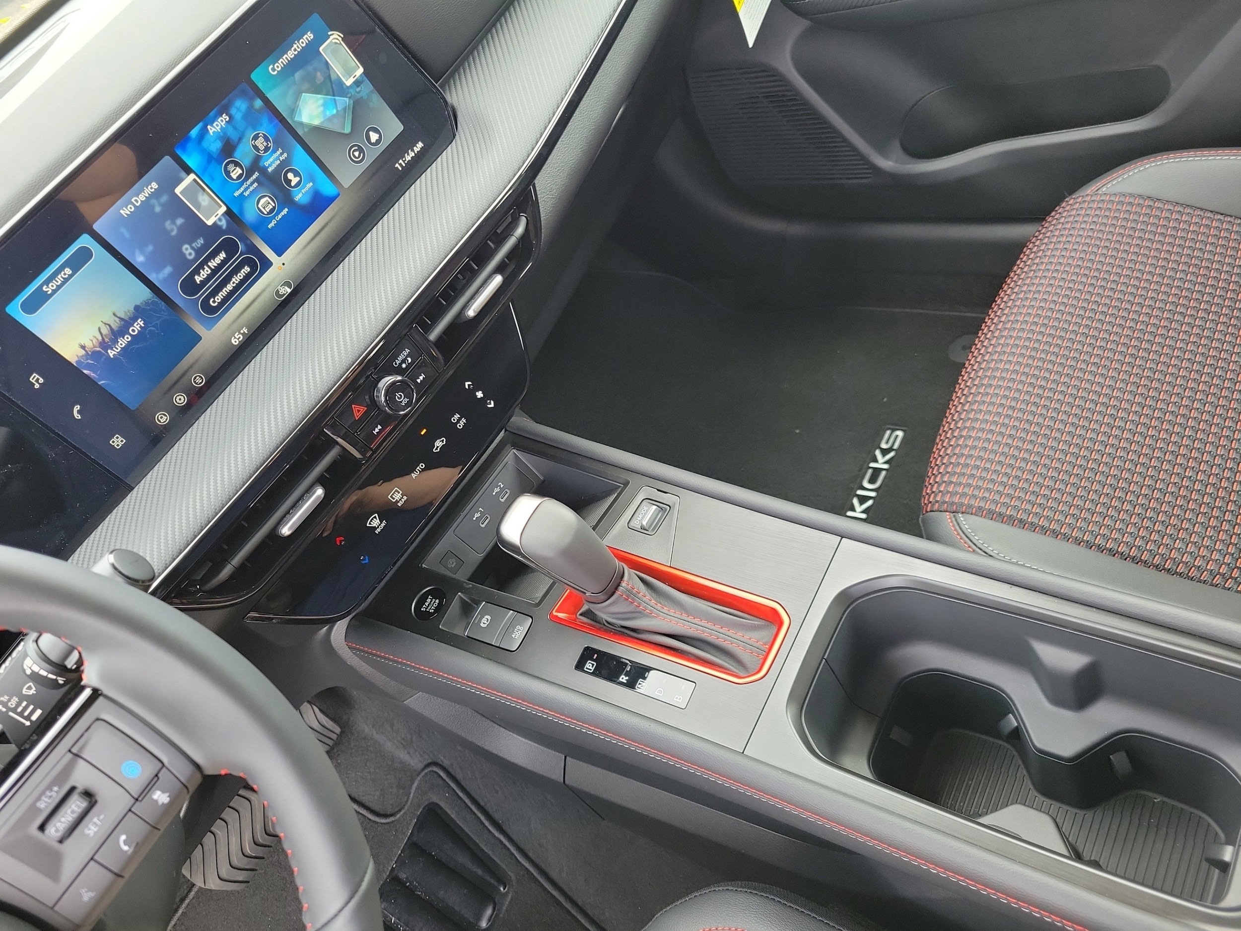 2026 Nissan KICKS SR - Photo 11