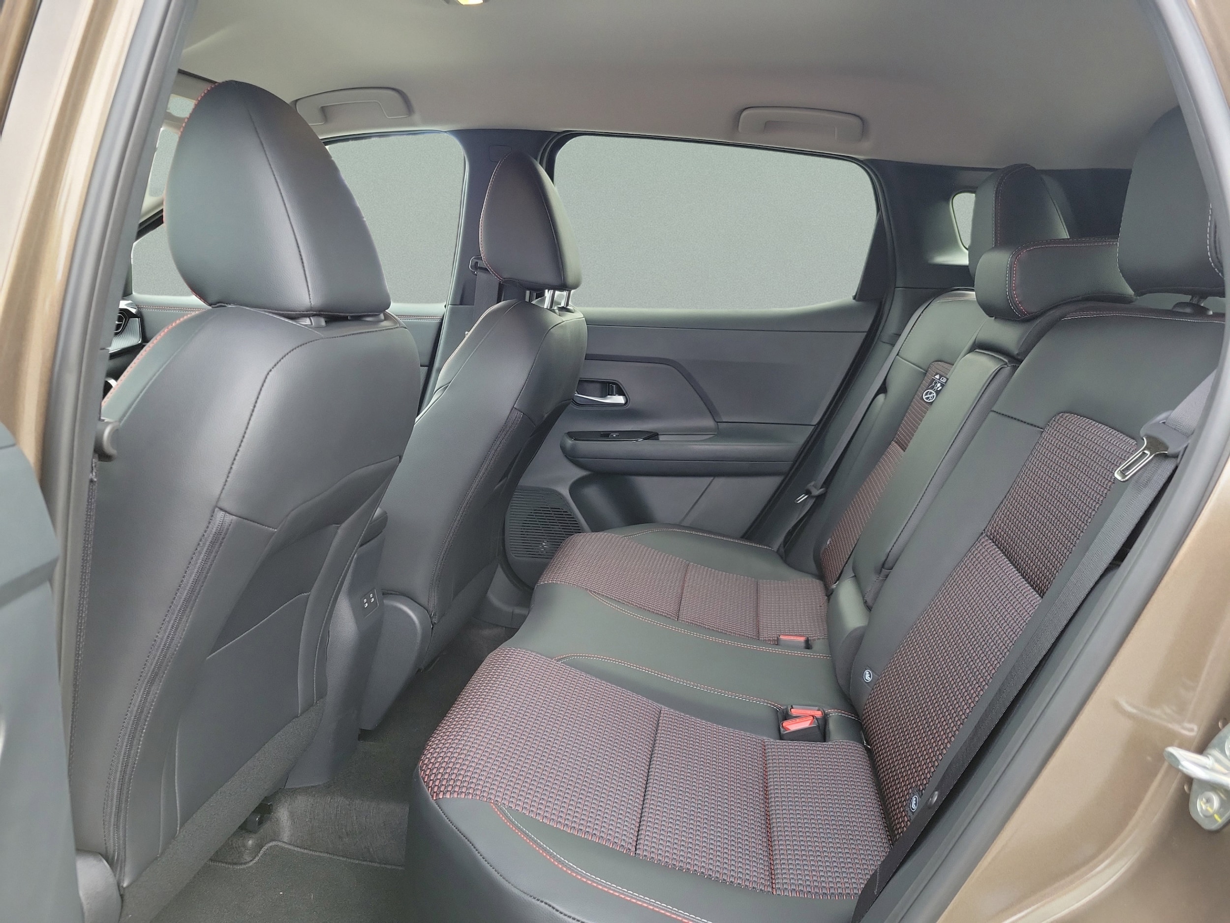 2026 Nissan KICKS SR - Photo 30