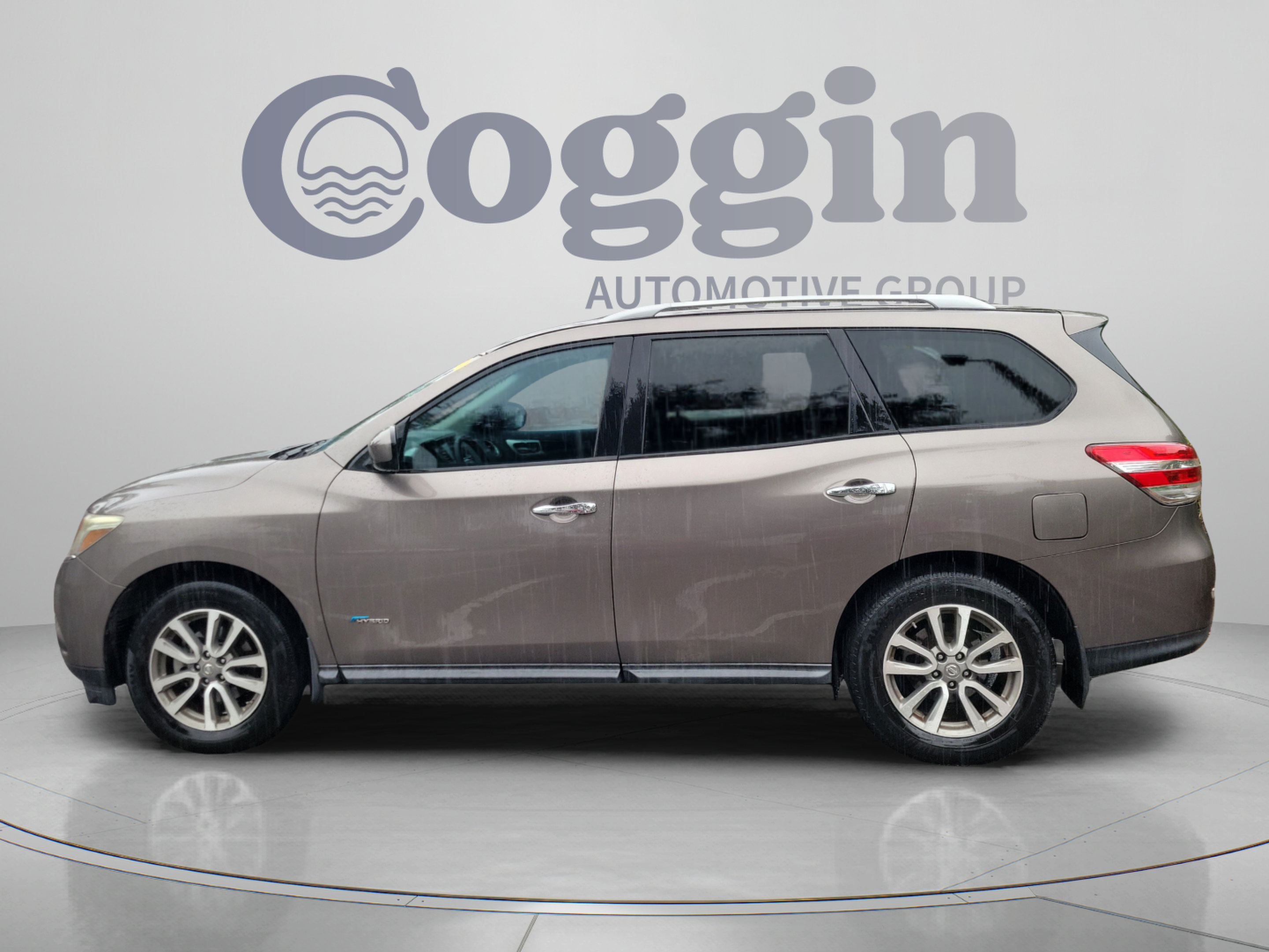 Used 2014 Nissan Pathfinder Hybrid SV SUV