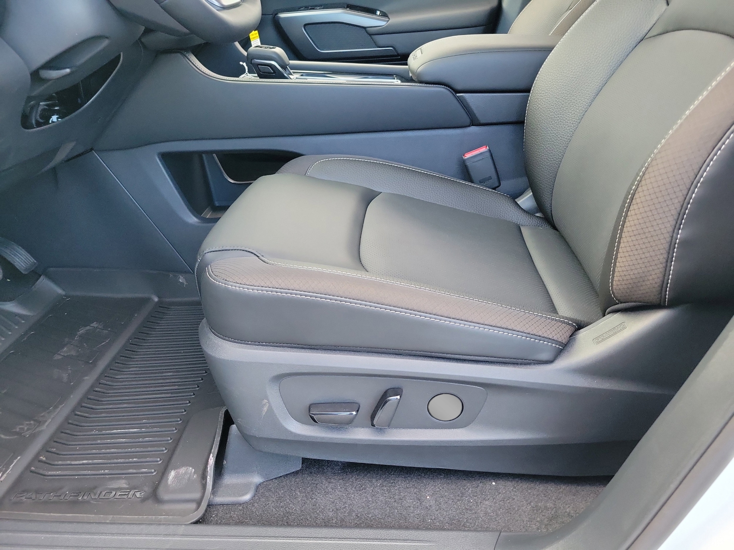 2026 Nissan Pathfinder SL - Photo 17