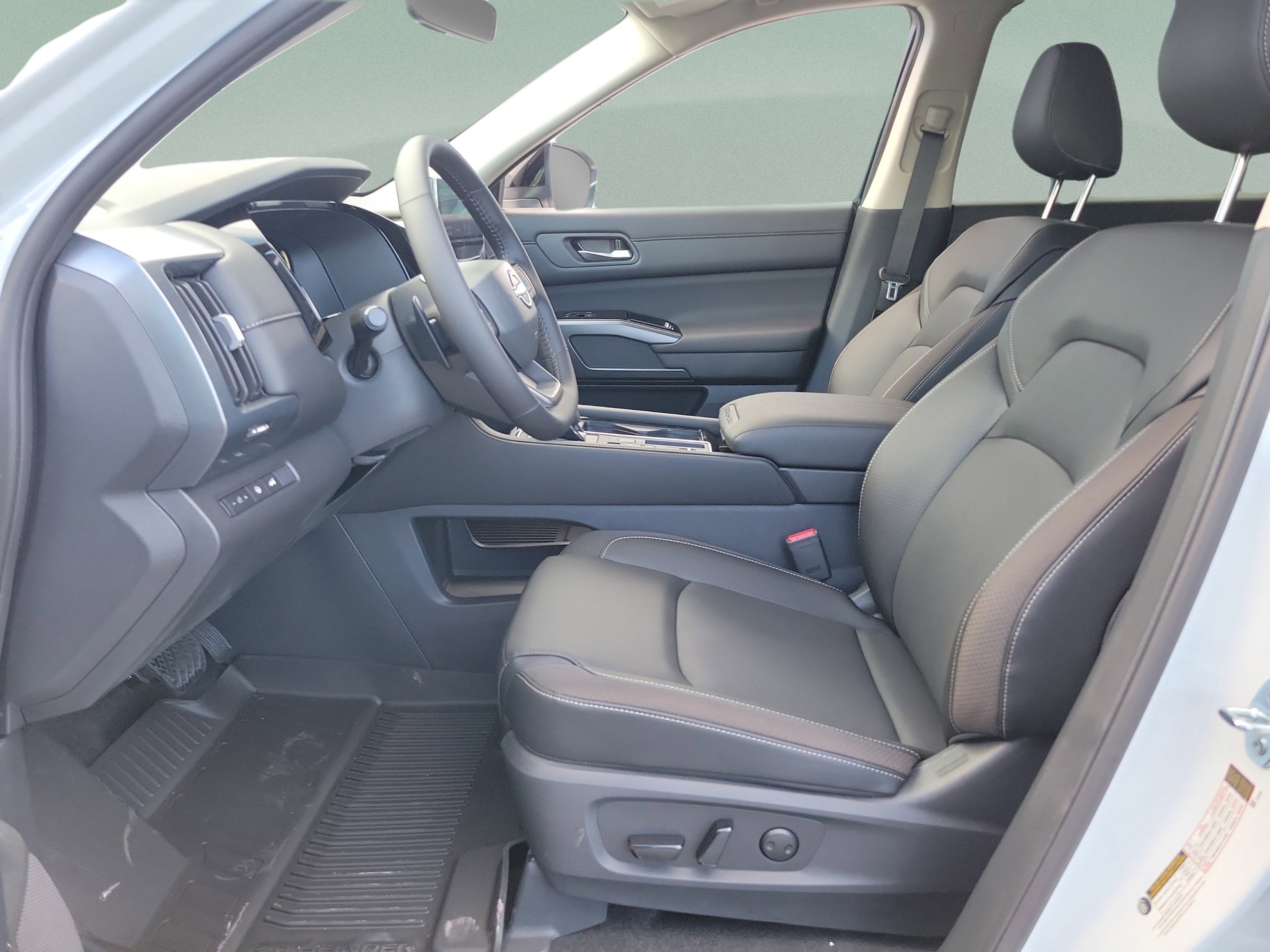 2026 Nissan Pathfinder SL - Photo 16