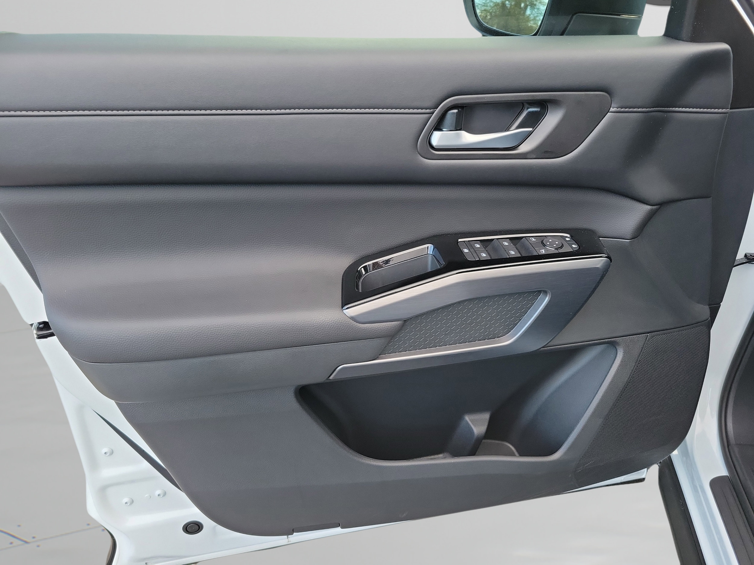 2026 Nissan Pathfinder SL - Photo 31