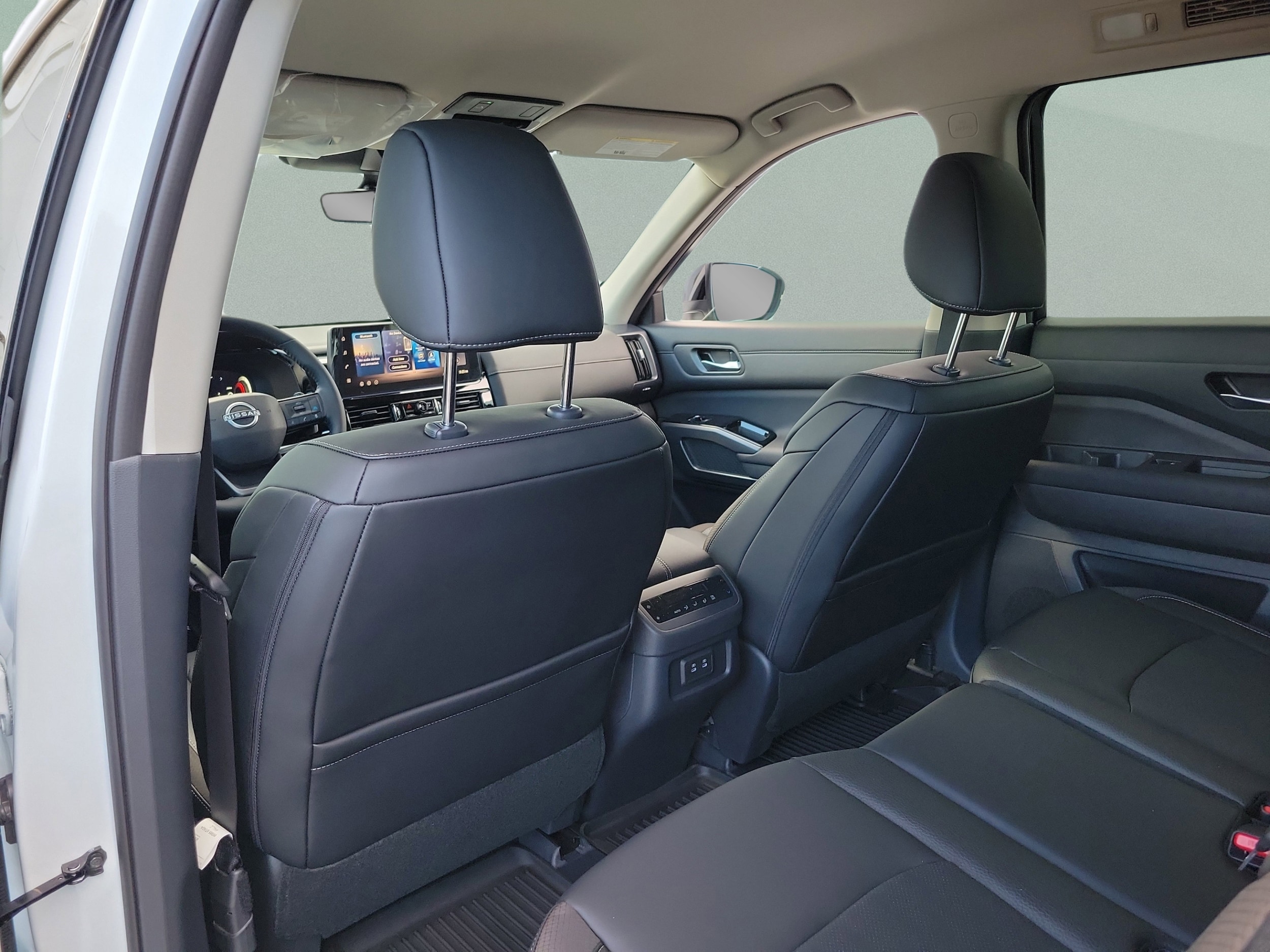 2026 Nissan Pathfinder SL - Photo 12