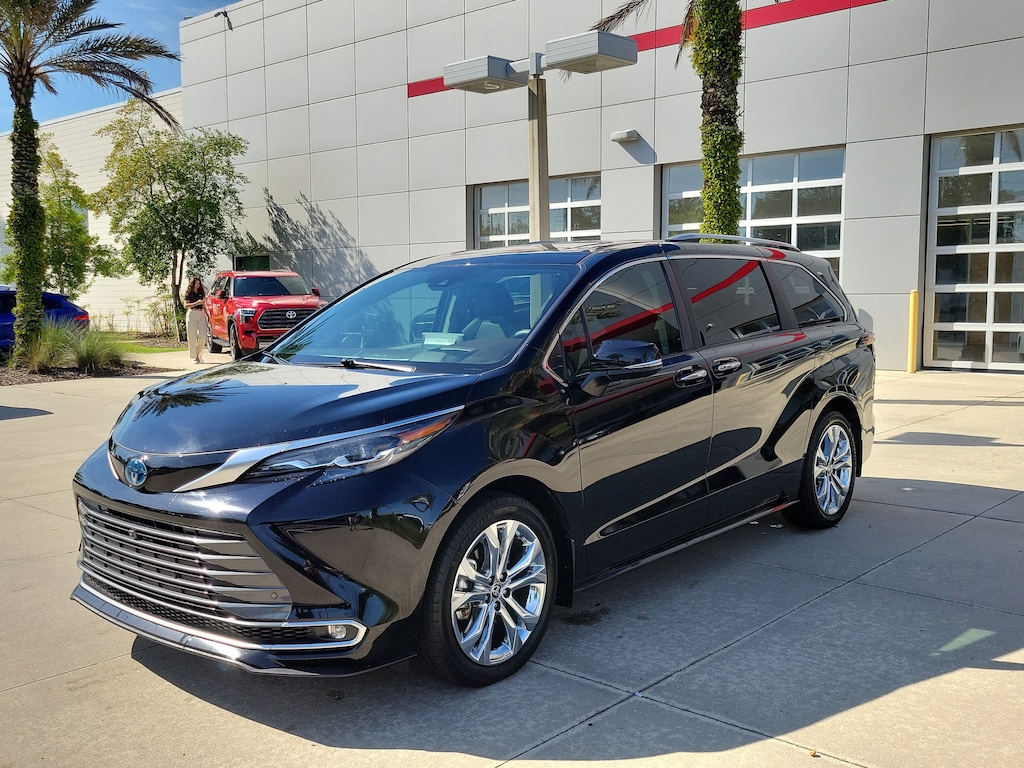 Certified 2024 Toyota Sienna Platinum 7 Passenger Van Passenger Van