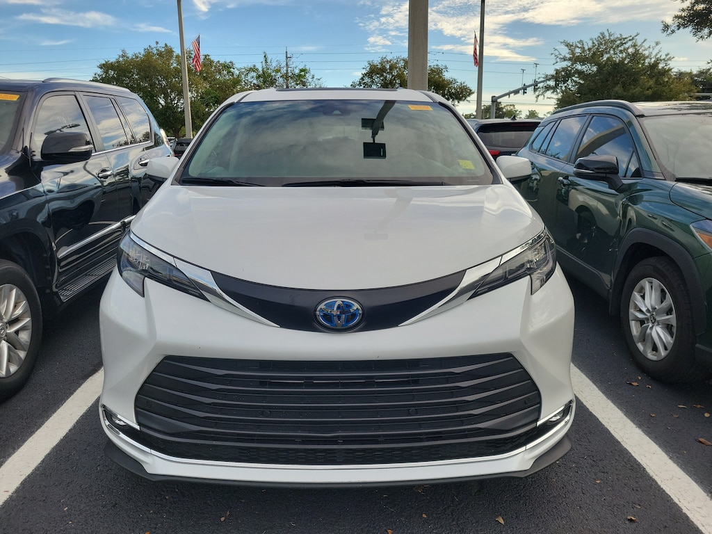 Used 2024 Toyota Sienna XLE 8 Passenger Van Passenger Van