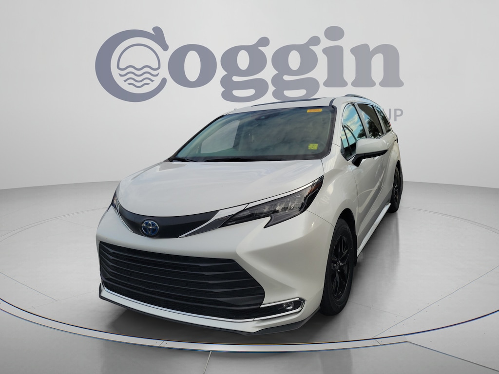 Certified 2024 Toyota Sienna XLE 8 Passenger Van Passenger Van