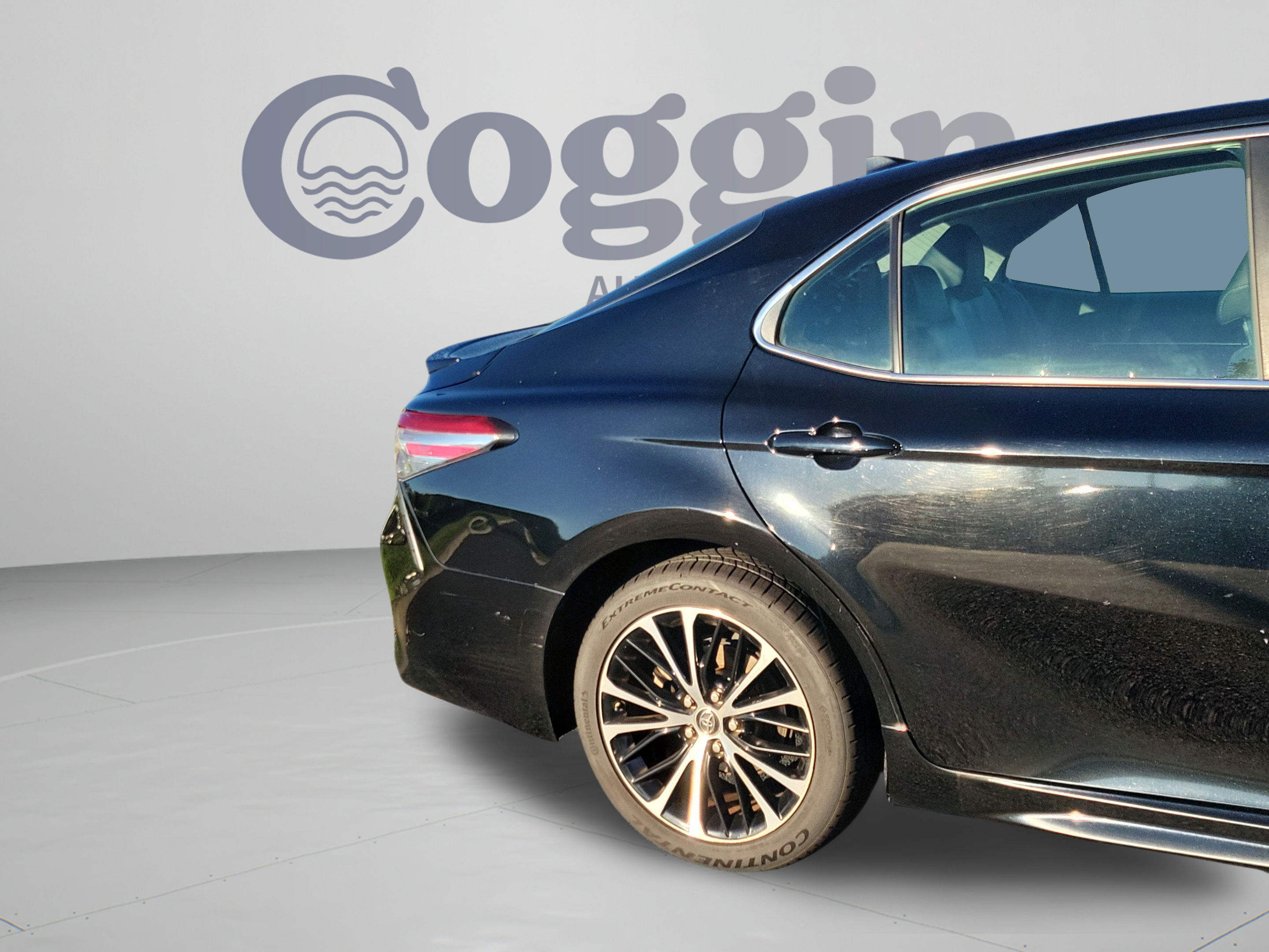 Used 2019 Toyota Camry SE Sedan