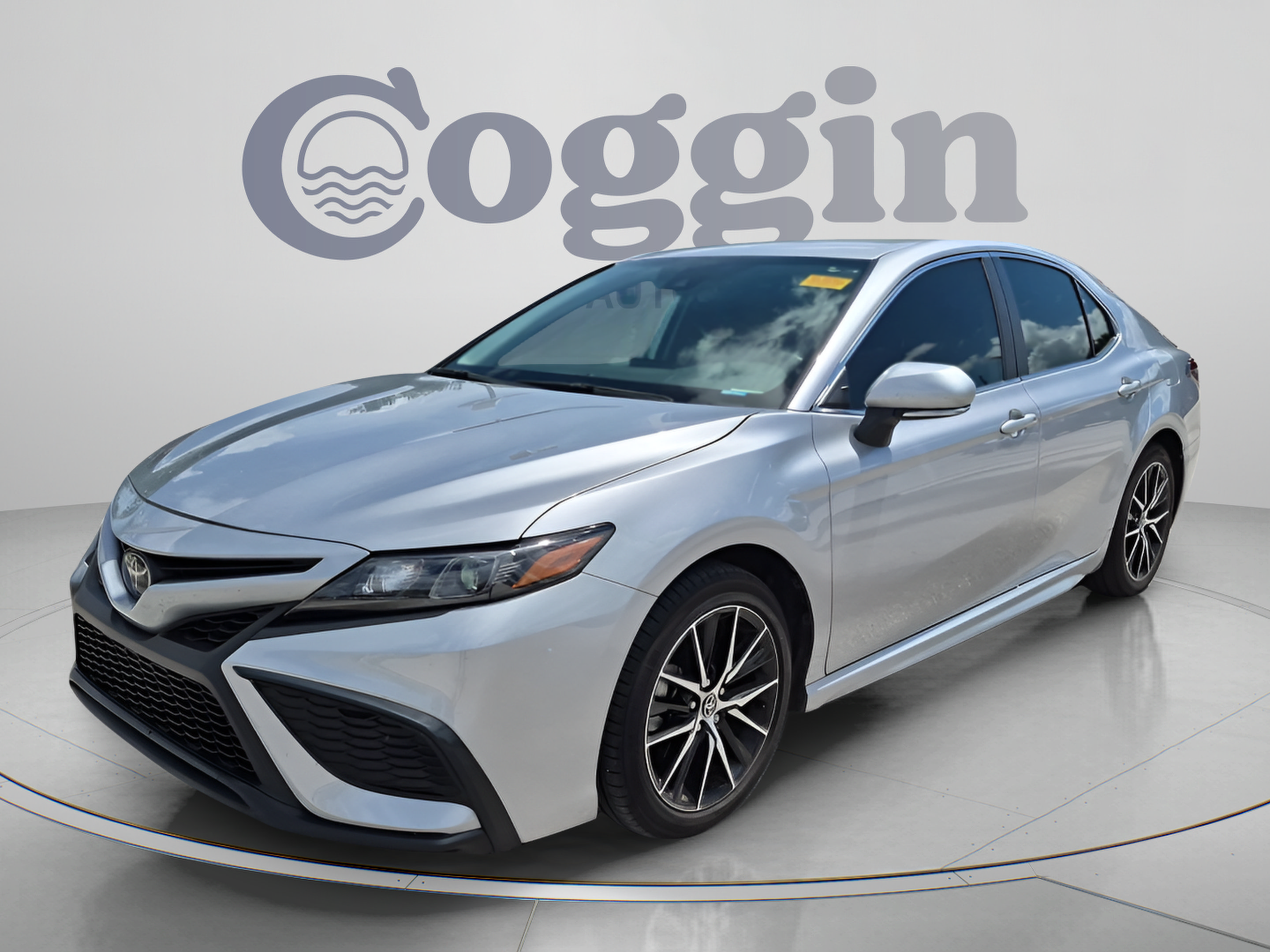 Used 2024 Toyota Camry SE SE Auto