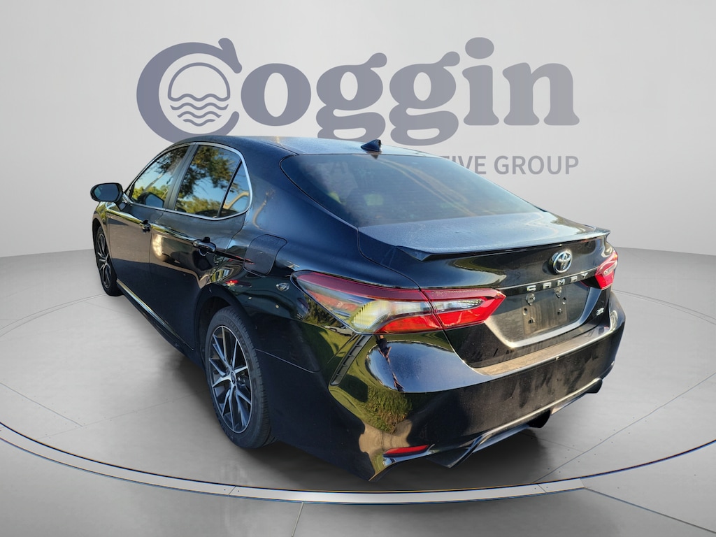 Used 2022 Toyota Camry SE Sedan