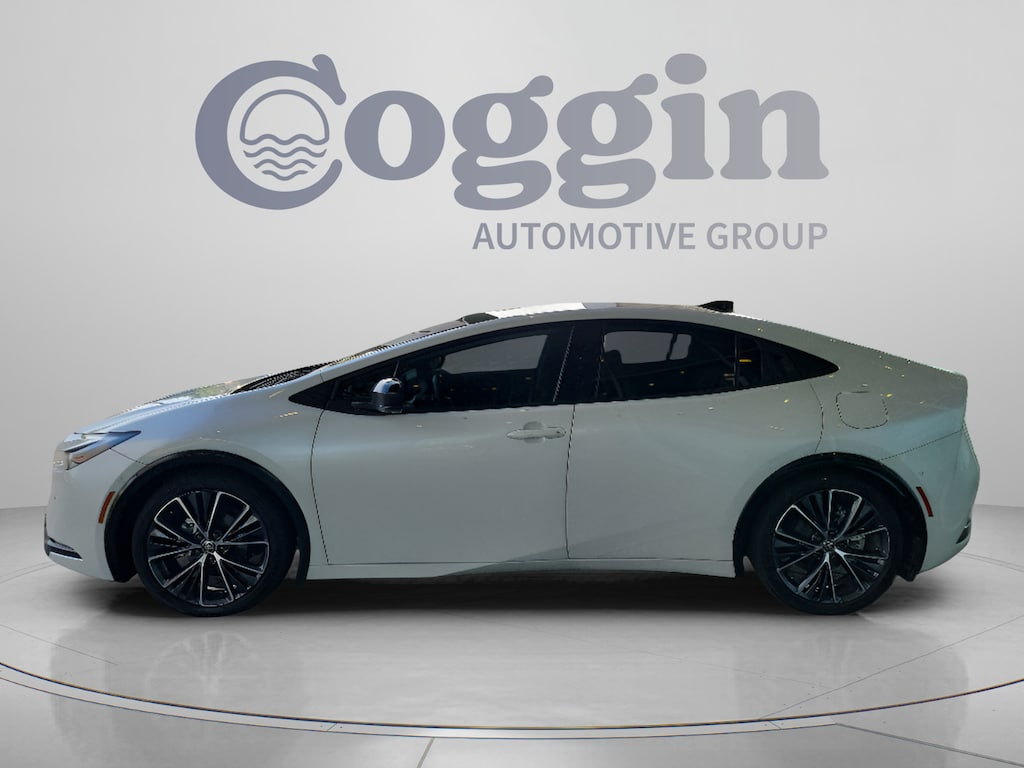 Used 2025 Toyota Prius LE Hatchback