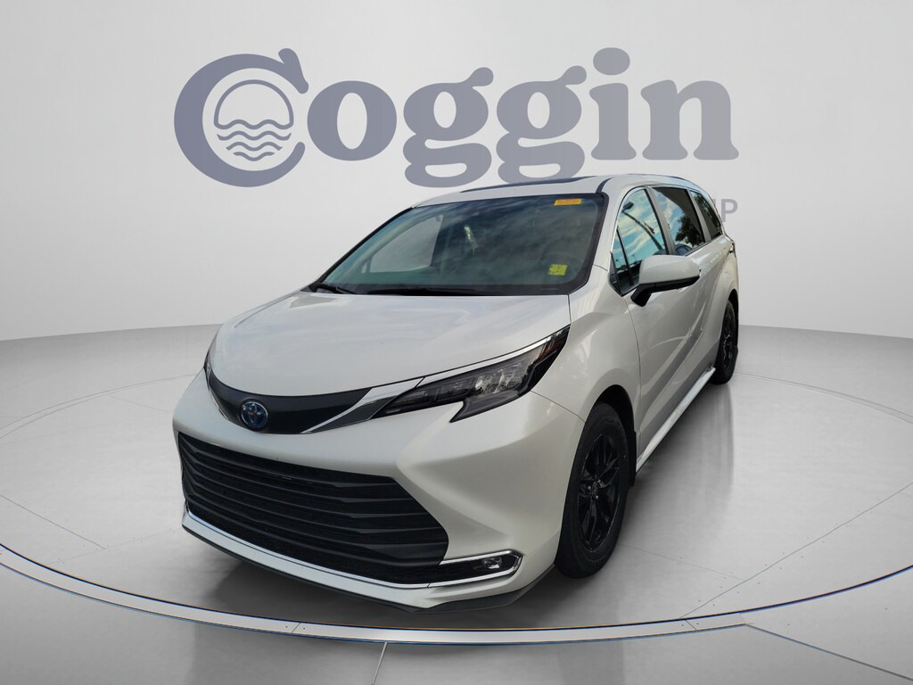 Certified 2024 Toyota Sienna XLE 8 Passenger Van Passenger Van