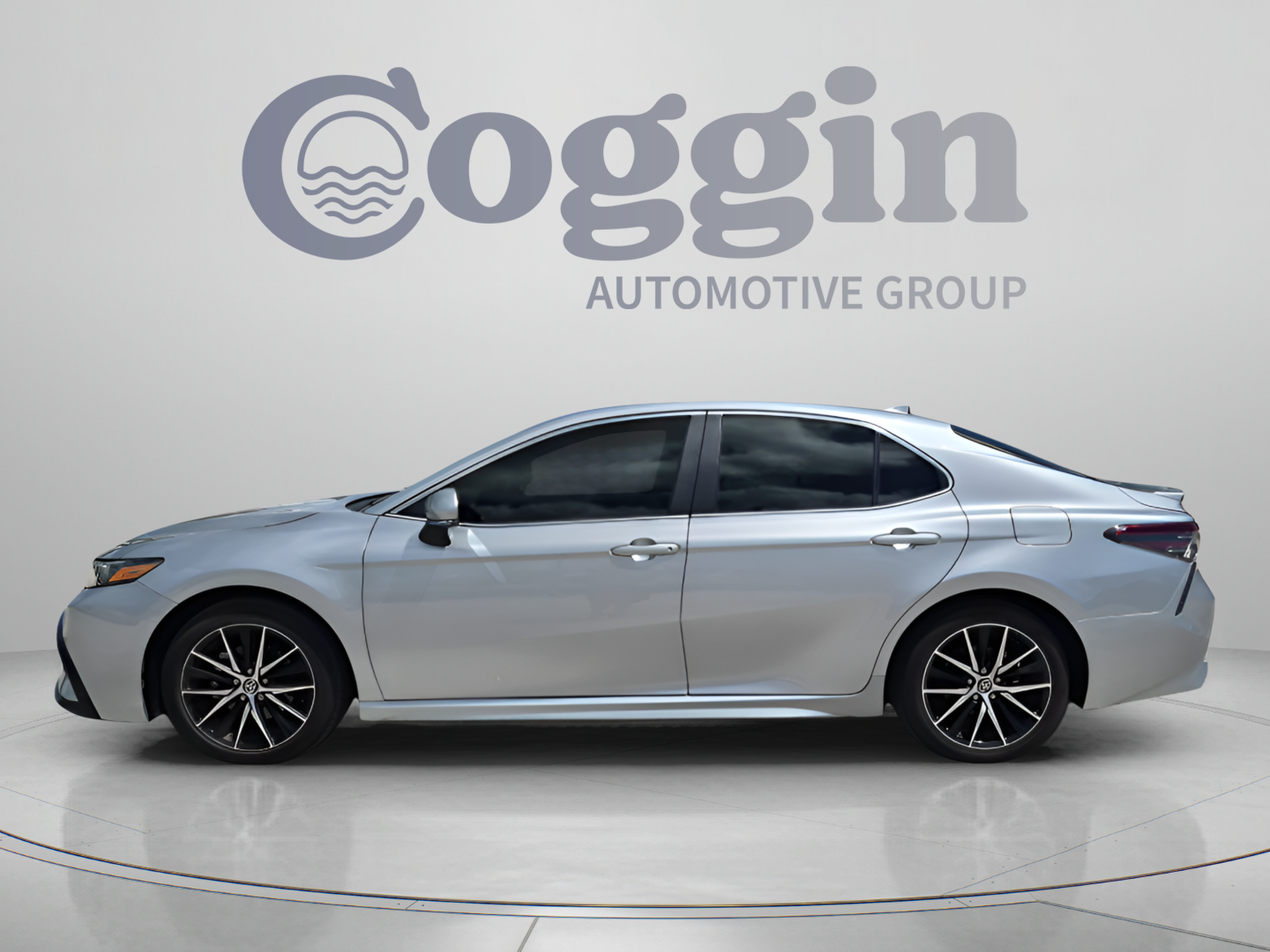 Used 2024 Toyota Camry SE SE Auto