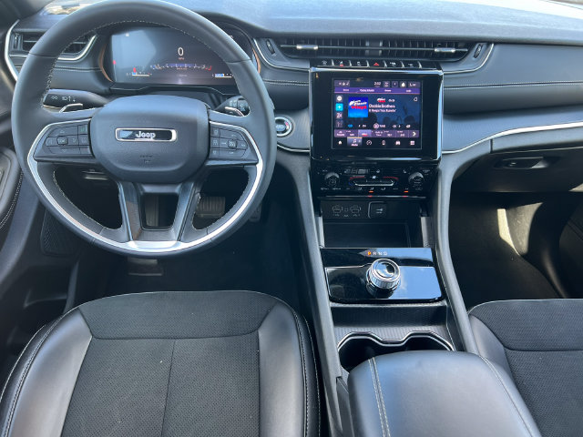 Used 2025 Jeep Grand Cherokee Altitude SUV