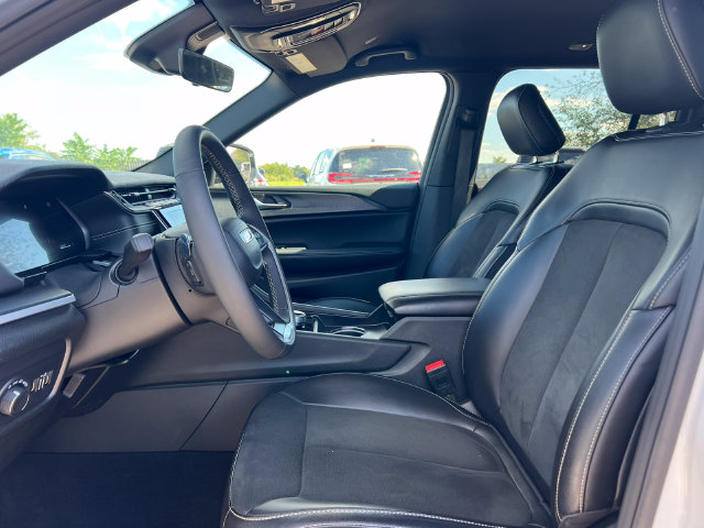 Used 2025 Jeep Grand Cherokee Altitude SUV