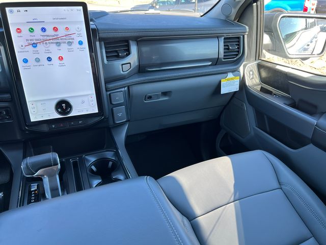 2025 Ford F-150 Lightning Flash - Photo 37