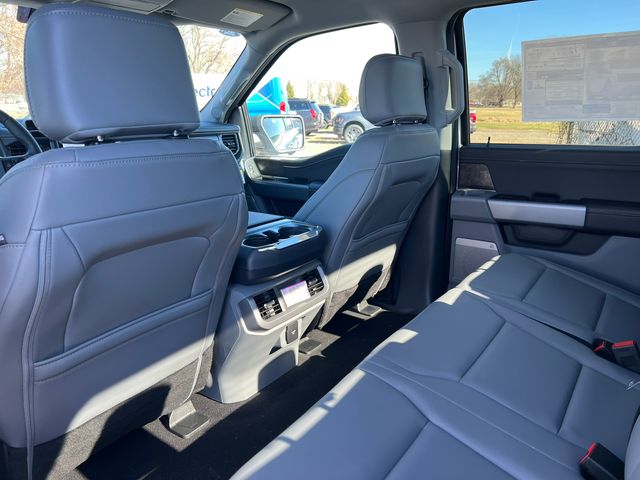 2025 Ford F-150 Lightning Flash - Photo 38