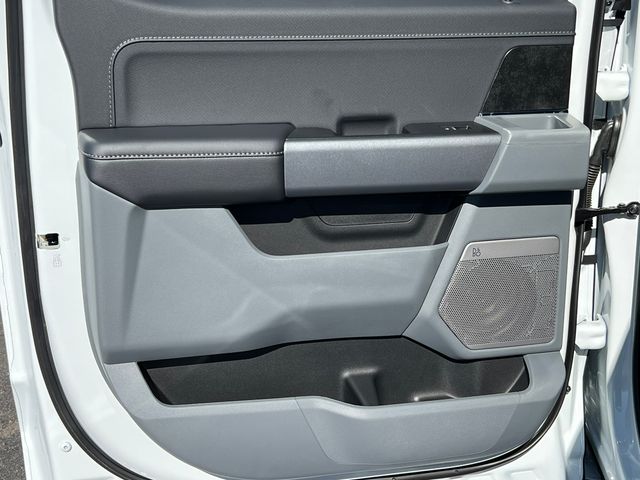 2025 Ford F-150 Lightning Flash - Photo 39