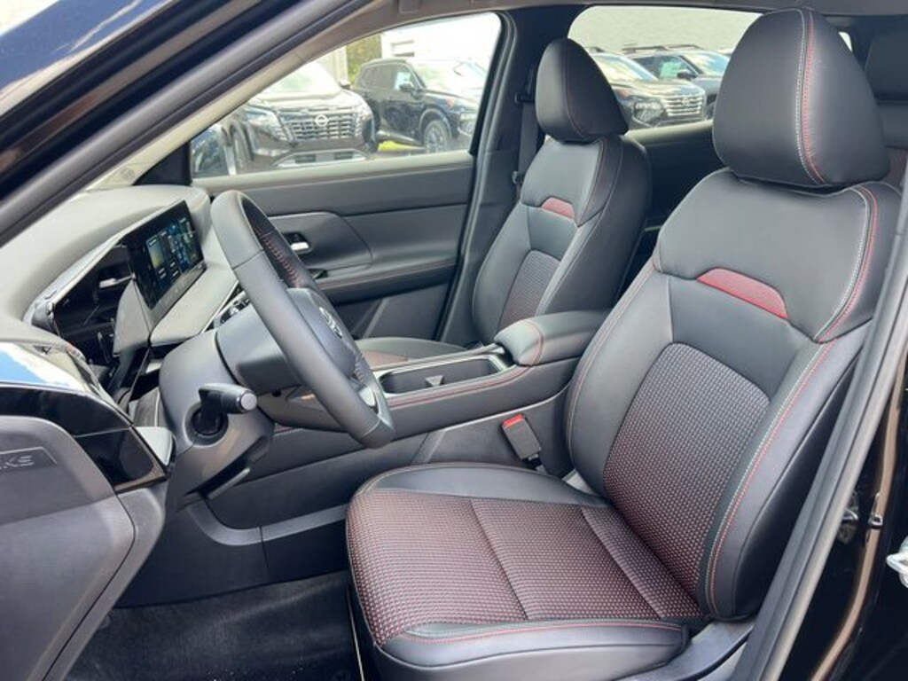 Used 2026 Nissan Kicks SR SUV