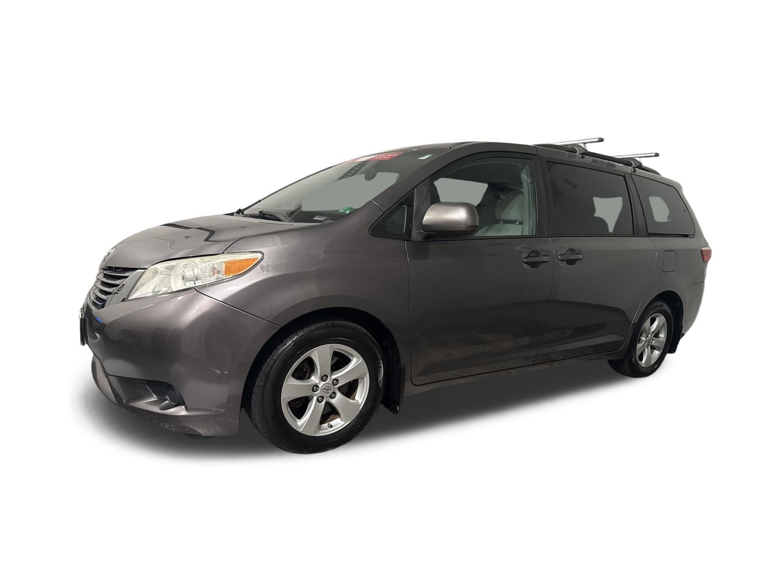 Used 2017 Toyota Sienna LE Minivan