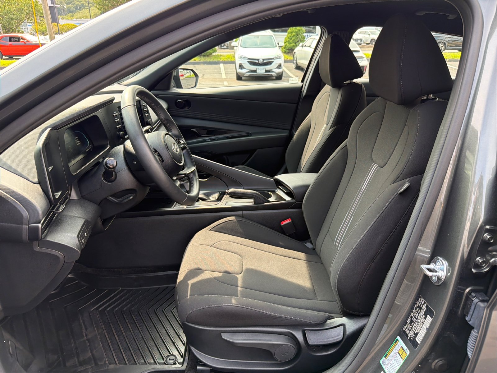 2025 Hyundai Elantra SEL - Photo 8