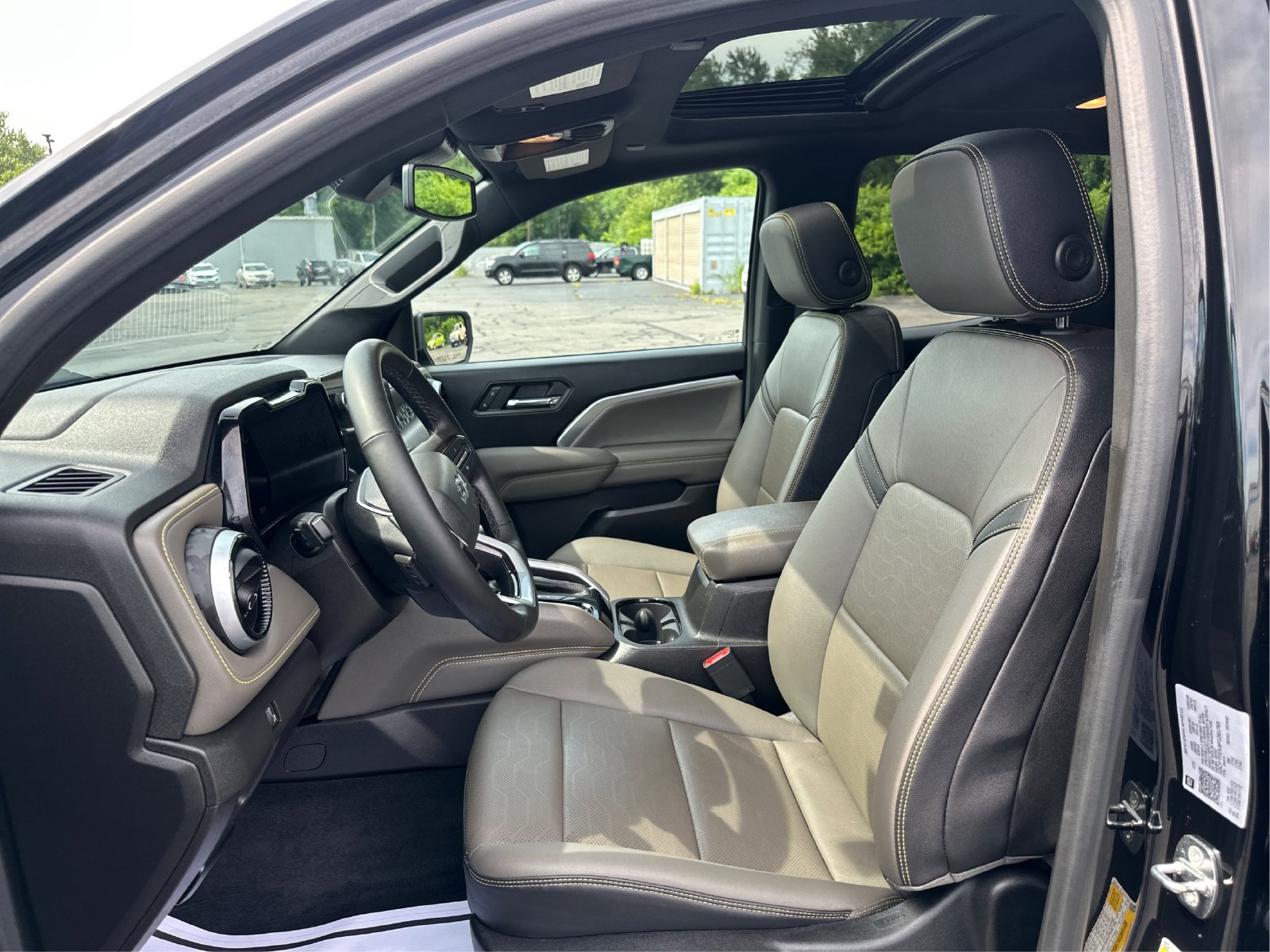 2023 Chevrolet Colorado ZR2 - Photo 9