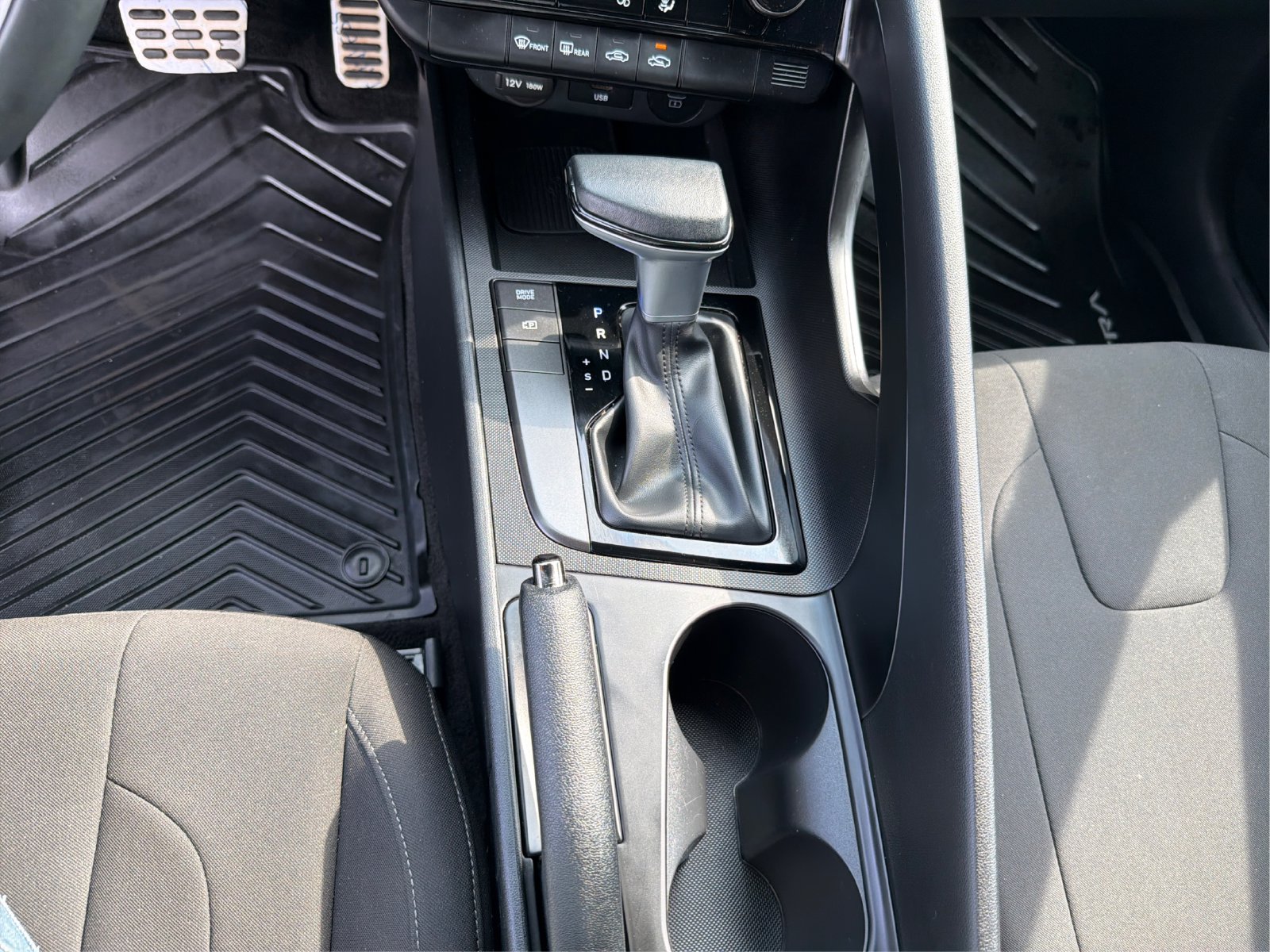 2025 Hyundai Elantra SEL - Photo 15