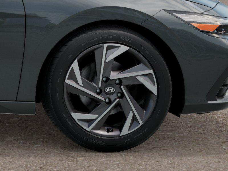 2025 Hyundai Elantra Limited - Photo 8