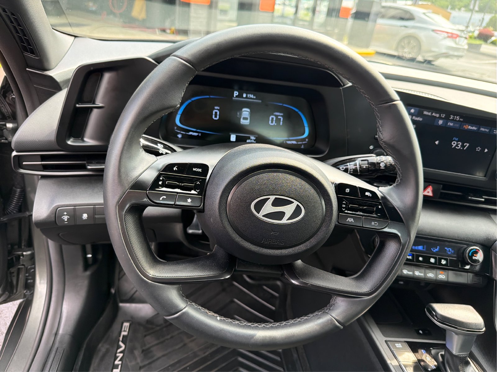 2025 Hyundai Elantra SEL - Photo 17