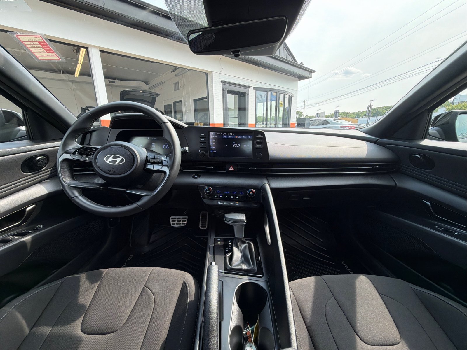 2025 Hyundai Elantra SEL - Photo 25