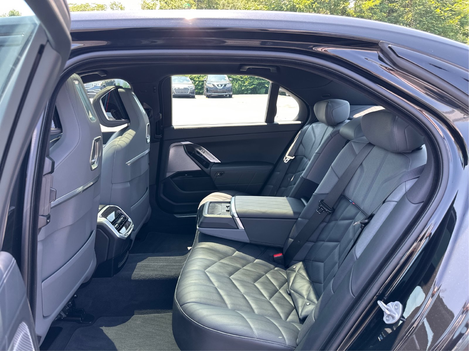2026 BMW 7 Series 740i - Photo 9
