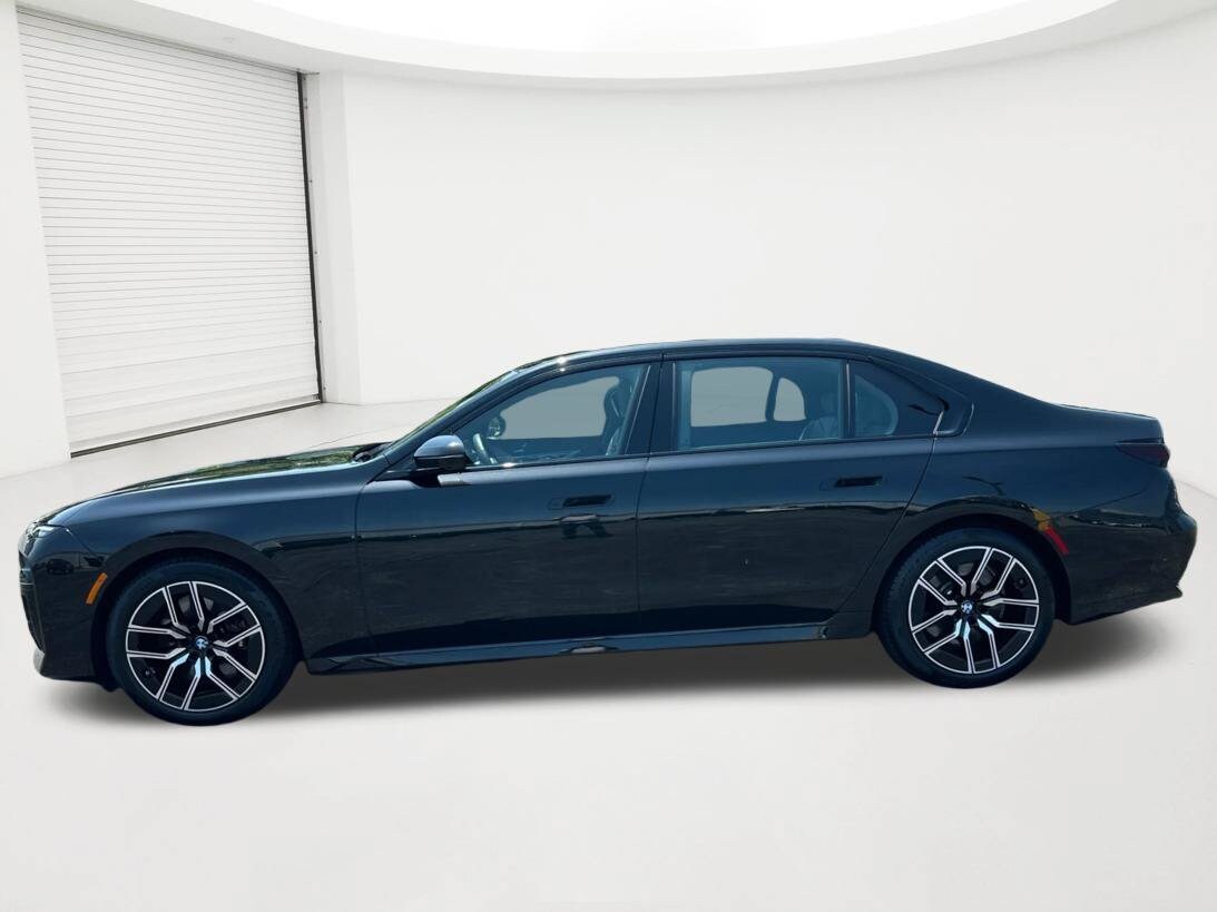 2026 BMW 7 Series 740i - Photo 7