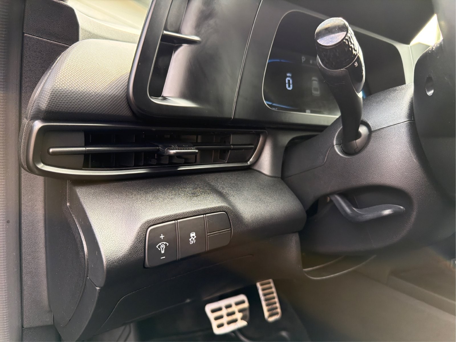 2025 Hyundai Elantra SEL - Photo 18
