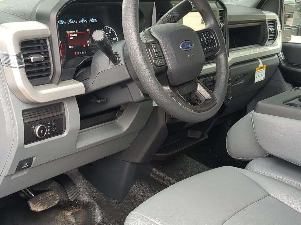 2026 Ford F-350 Super Duty Chassis Cab XL - Photo 9