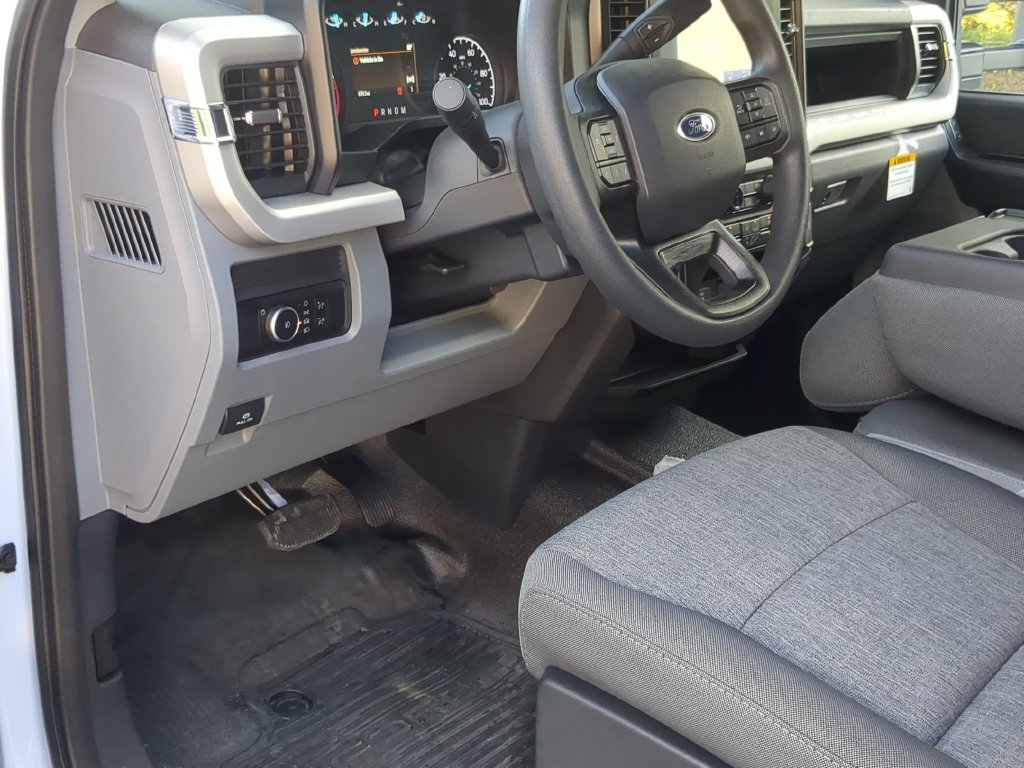 2026 Ford F-550 Super Duty Chassis Cab XL - Photo 9