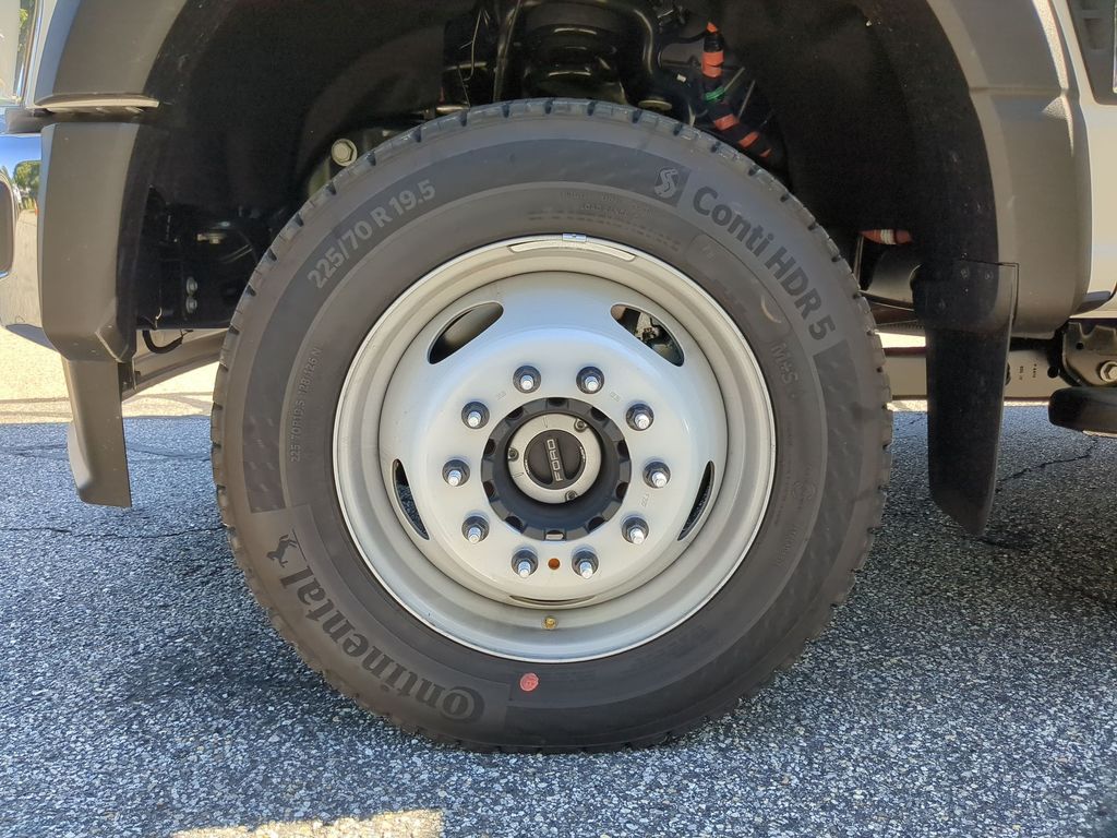 2026 Ford F-550 Super Duty Chassis Cab XL - Photo 17