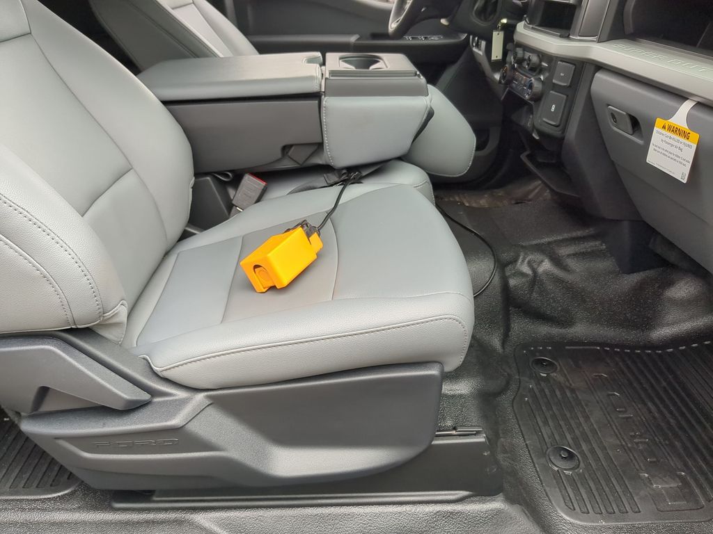 2026 Ford F-350 Super Duty Chassis Cab XL - Photo 18