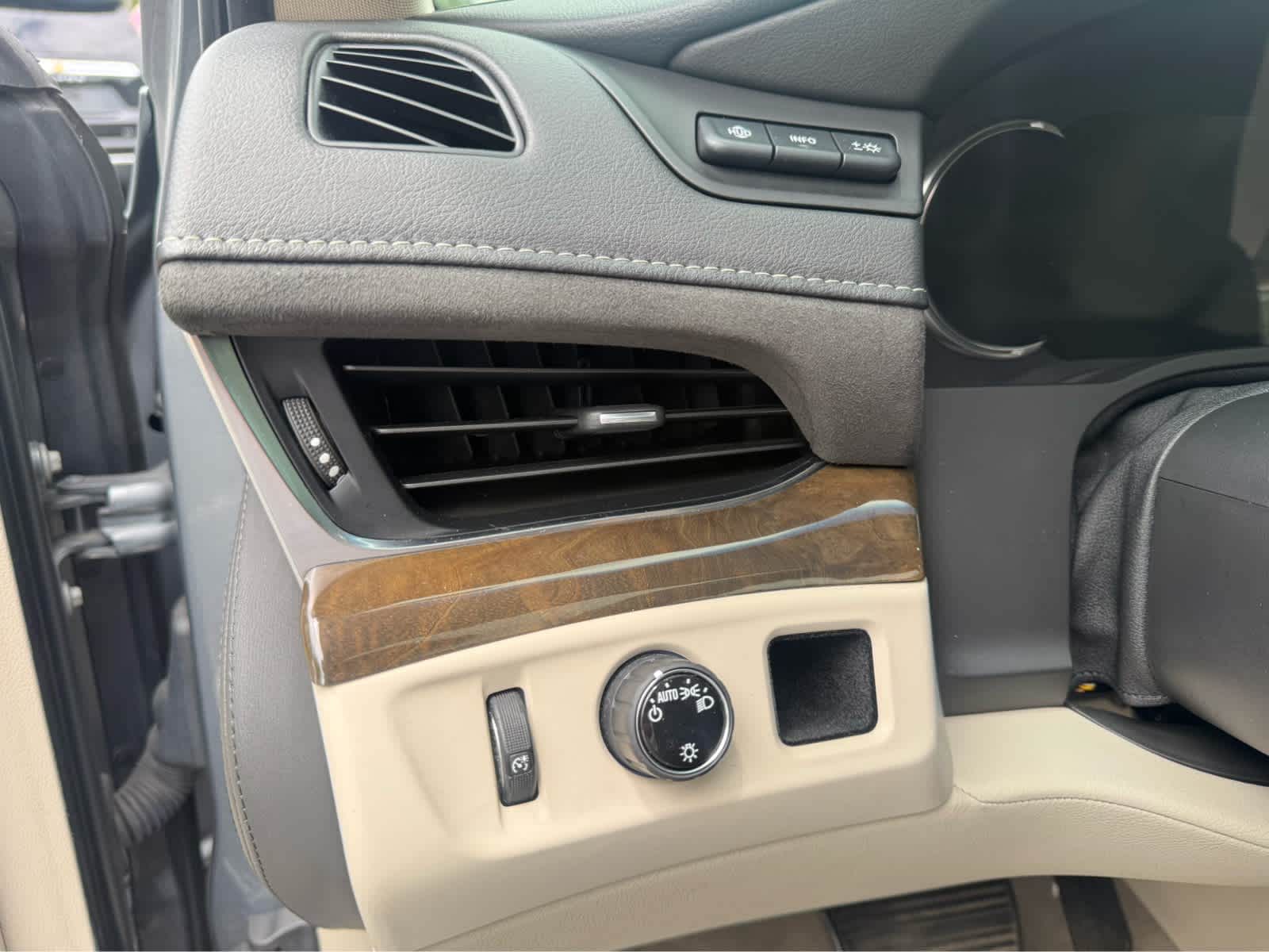 2019 Cadillac Escalade ESV Luxury - Photo 15