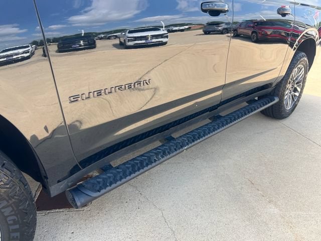 2025 Chevrolet Suburban Z71 - Photo 9