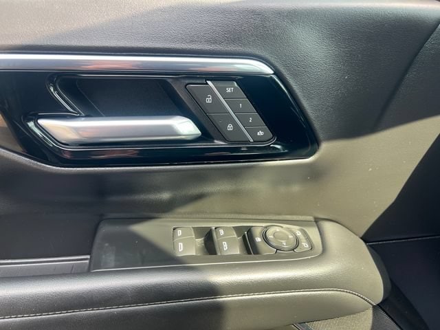 2025 Chevrolet Suburban Z71 - Photo 30